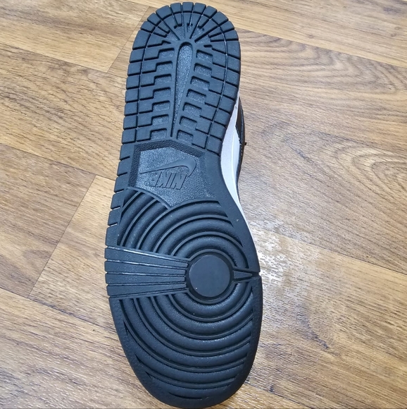 Nike Panda Dunks - Picture 7 of 10